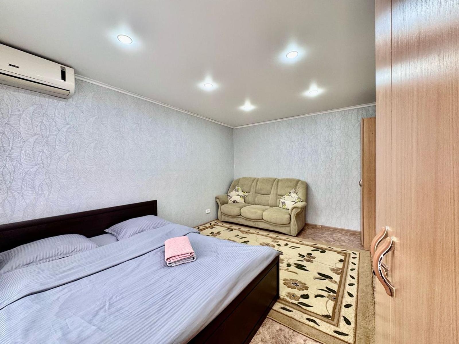 В Центре Павлодара Светлая Квартира Esterno foto