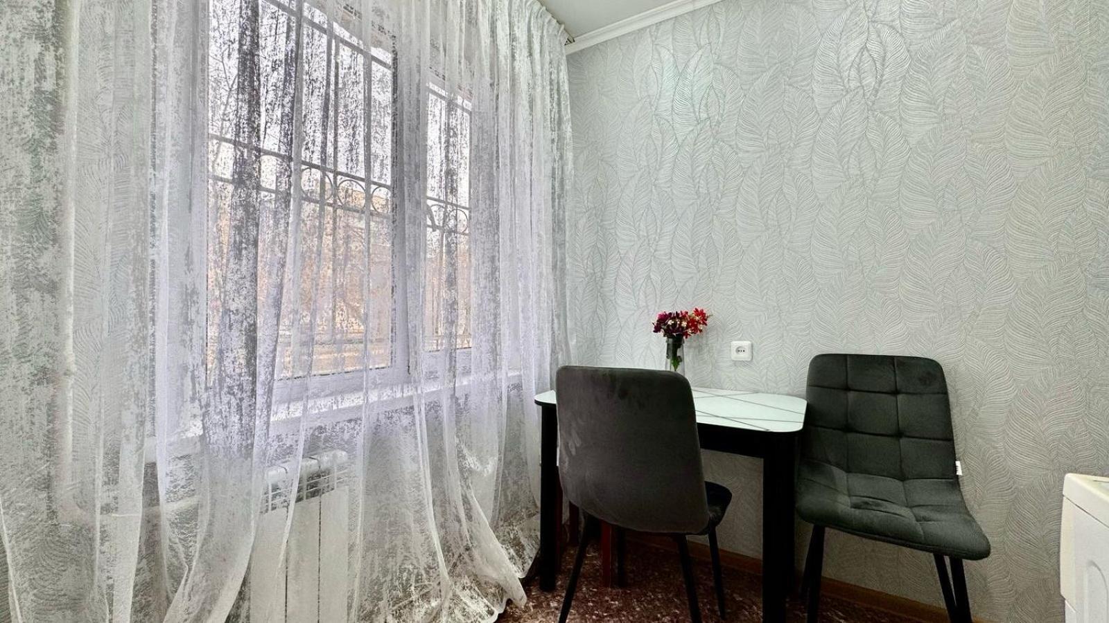 В Центре Павлодара Светлая Квартира Esterno foto